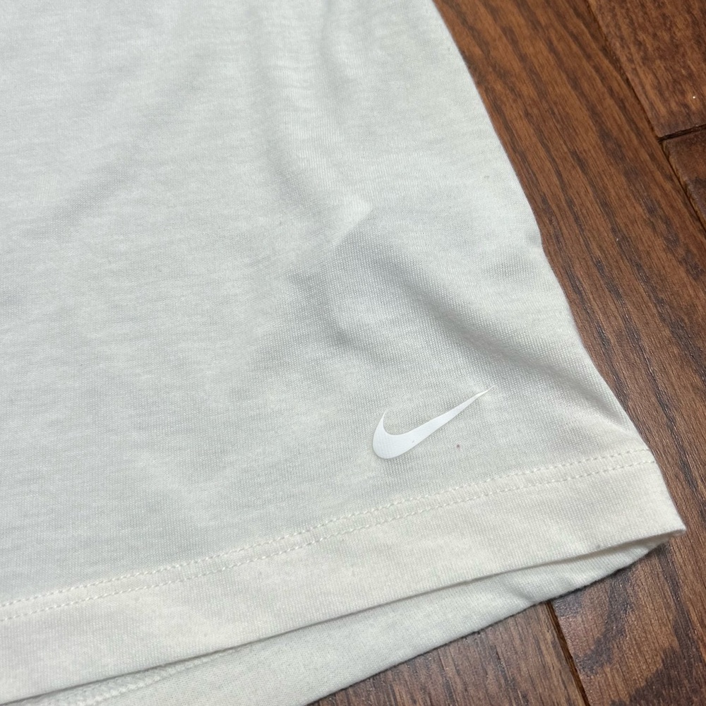 Nike Women's Lightweight Cream Off-White Muscle Tank Top- Size M - Picture 3 of 8